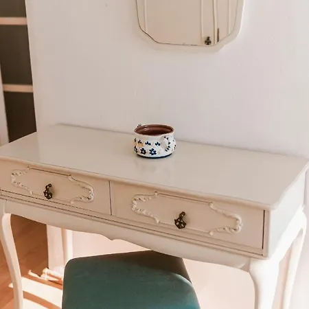 Arya Apartment *